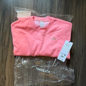 Alo Accolade Crew Neck Pullover Size Small Neon Bubblegum NWT